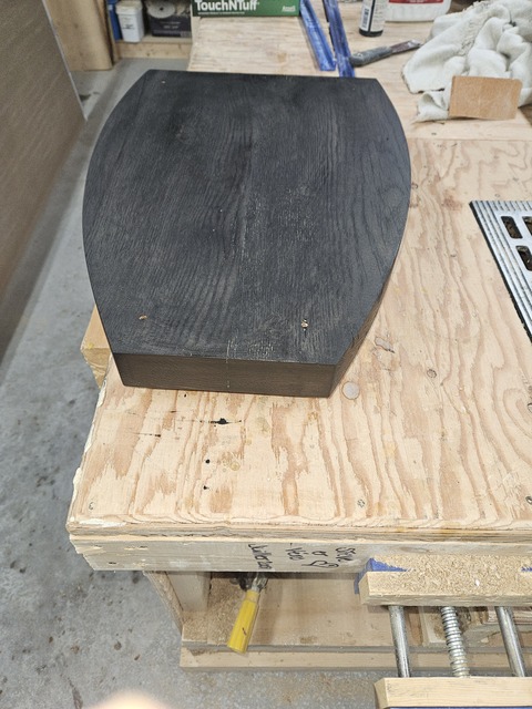 Base de haut-parleur
(réplique pour client)