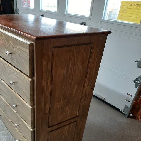 Meuble de chambre. Commande spéciale
